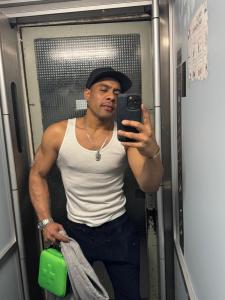 677357049: Chico busca chica en Las Palmas