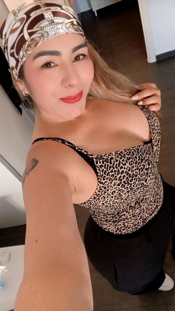 647409201: Chica busca chico en Gerona