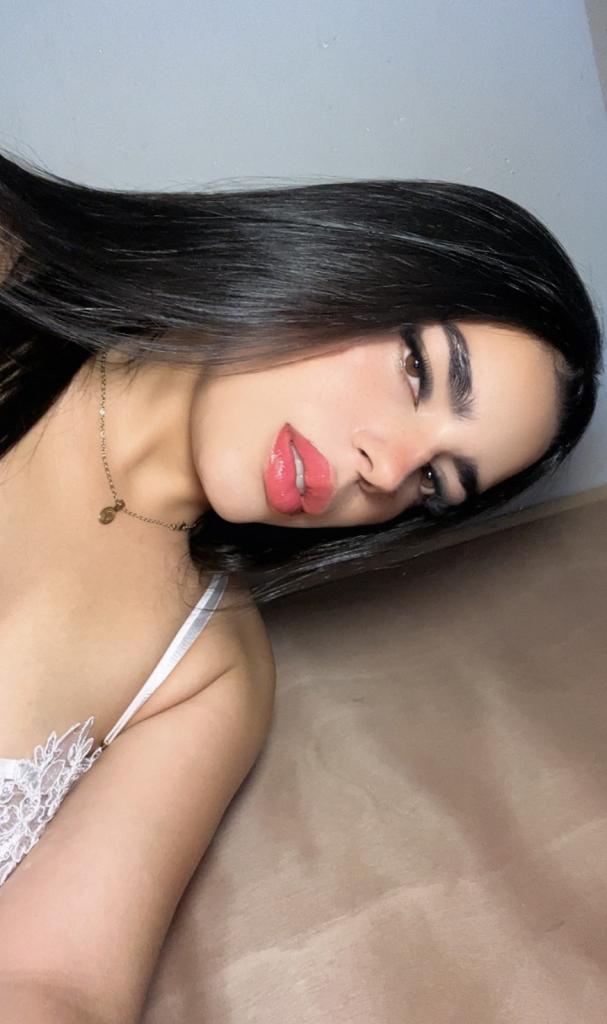 661787785: Chica busca chico en Madrid
