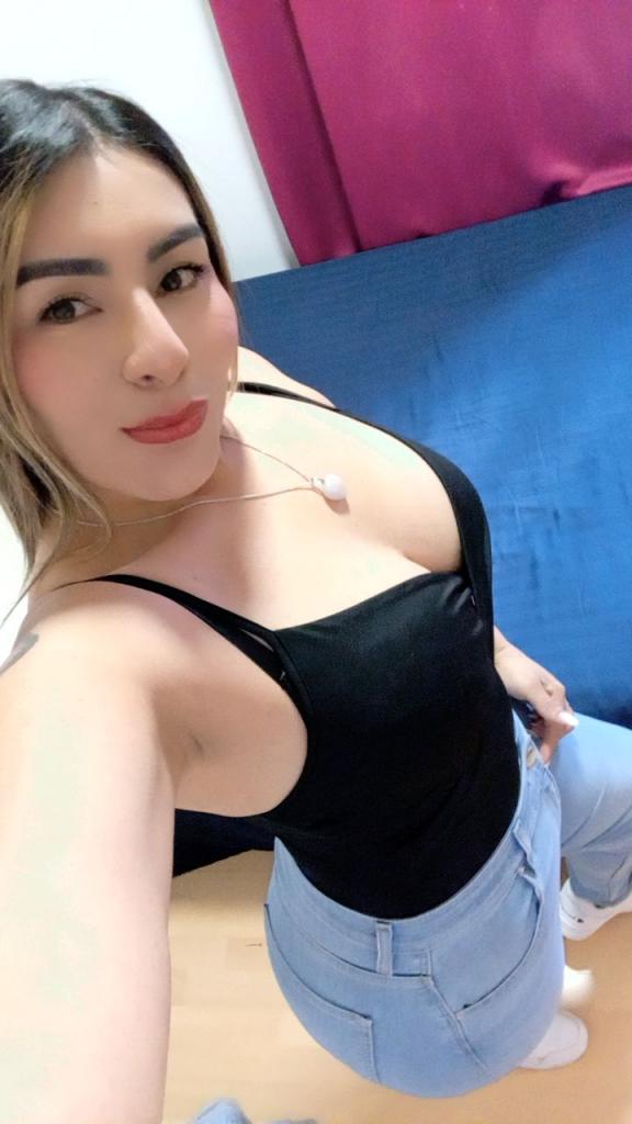 647409201: Chica busca chico en Gerona