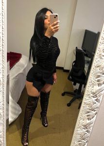 694244341: Chica busca chico en Barcelona