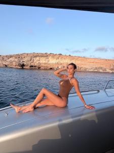 637922573: Chica busca chico en Ibiza