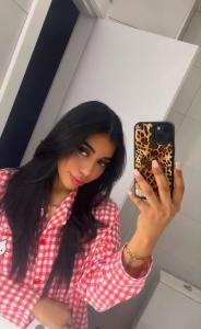 643740405: Chica busca chico en Almería