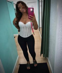692519237: Chica busca chico en Barcelona