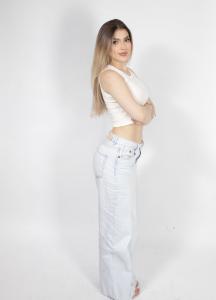 607433491: Chica busca chico en Gerona