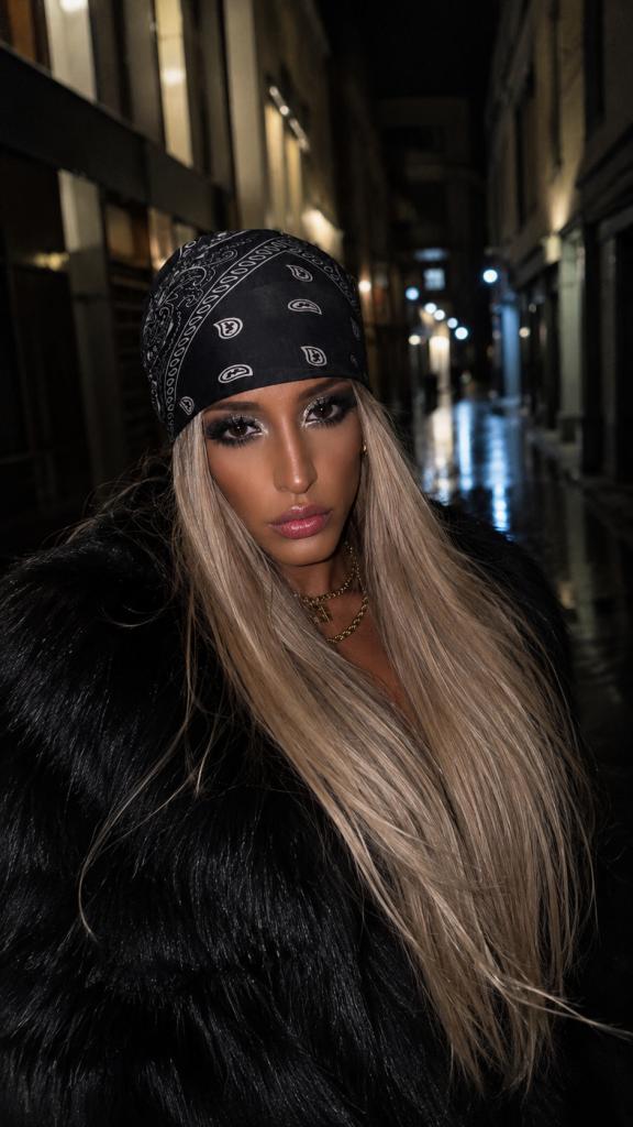 604907647: Travesti en León