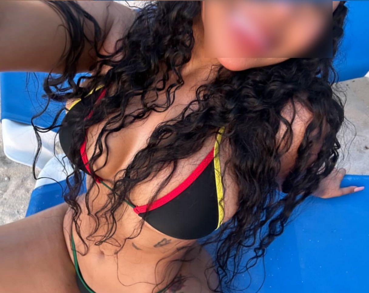 667590915: Chica busca chico en Barcelona