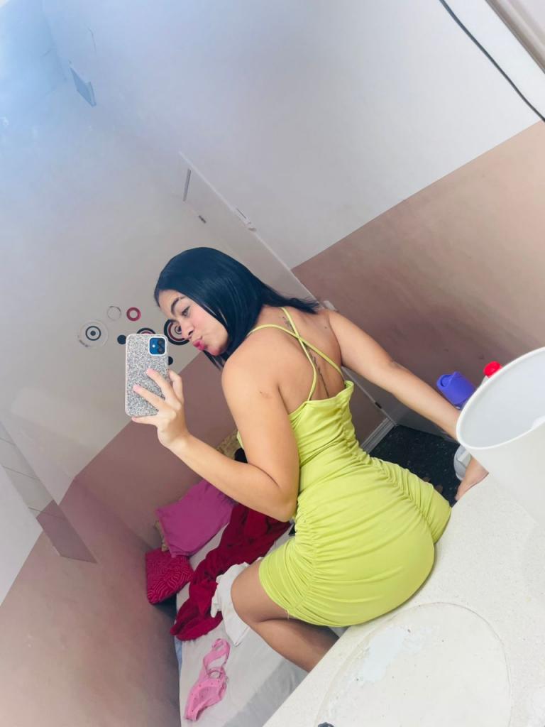 670089272: Chica busca chico en Barcelona