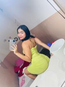 647781551: Chica busca chico en Barcelona