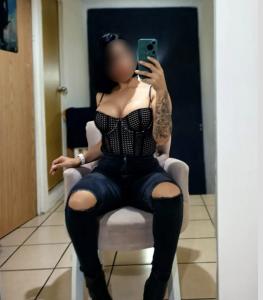 614318398: Chica busca chico en Almería