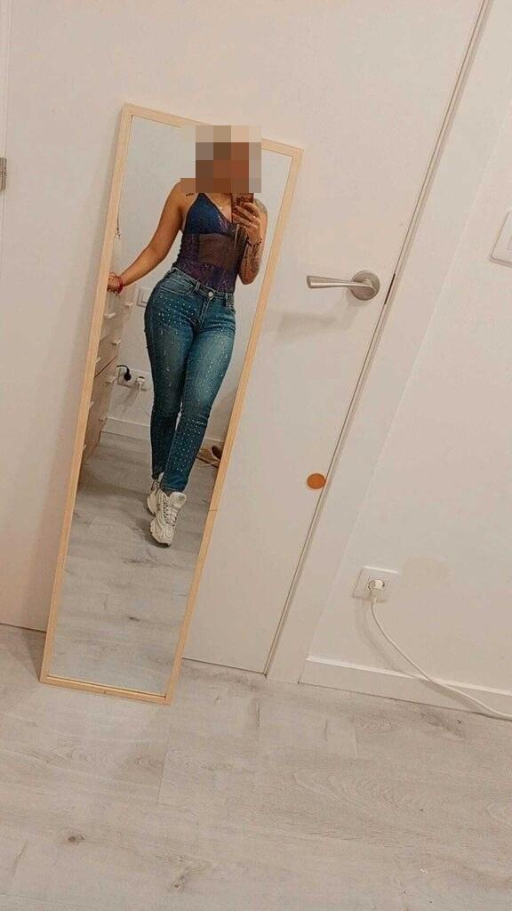 672867549: Chica busca chico en Barcelona