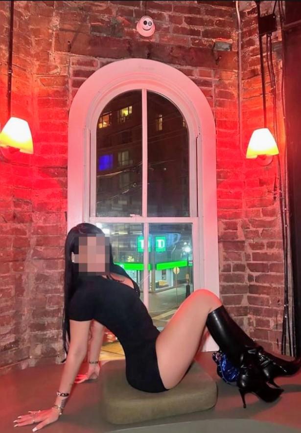 672114108: Chica busca chico en Barcelona