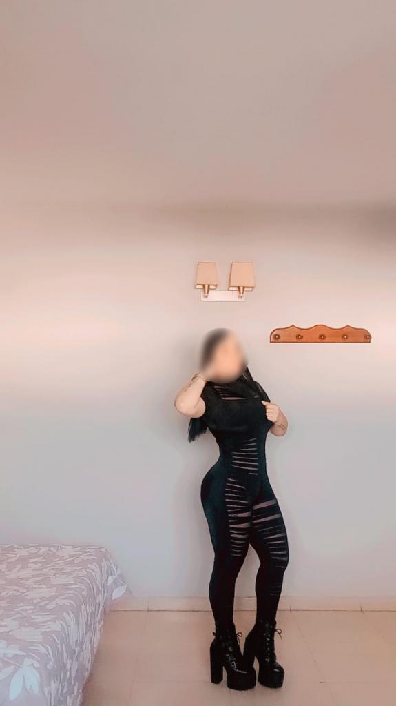 647789924: Chica busca chico en Almería