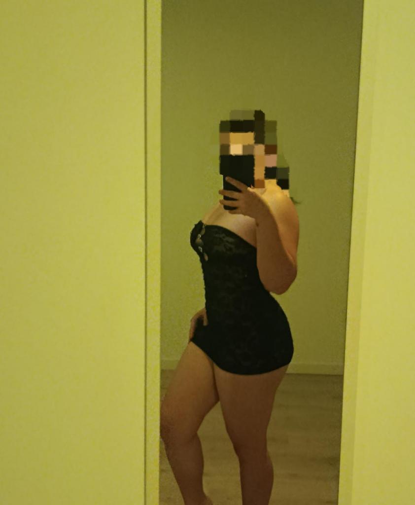 664608691: Chica busca chico en Barcelona