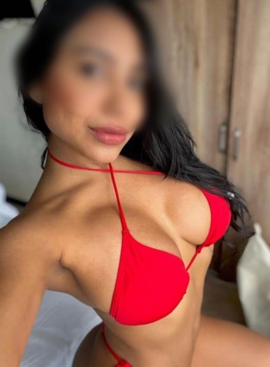 607078269: Chica busca chico en Sevilla