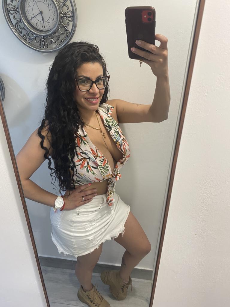 687445217: Chica busca chico en Madrid