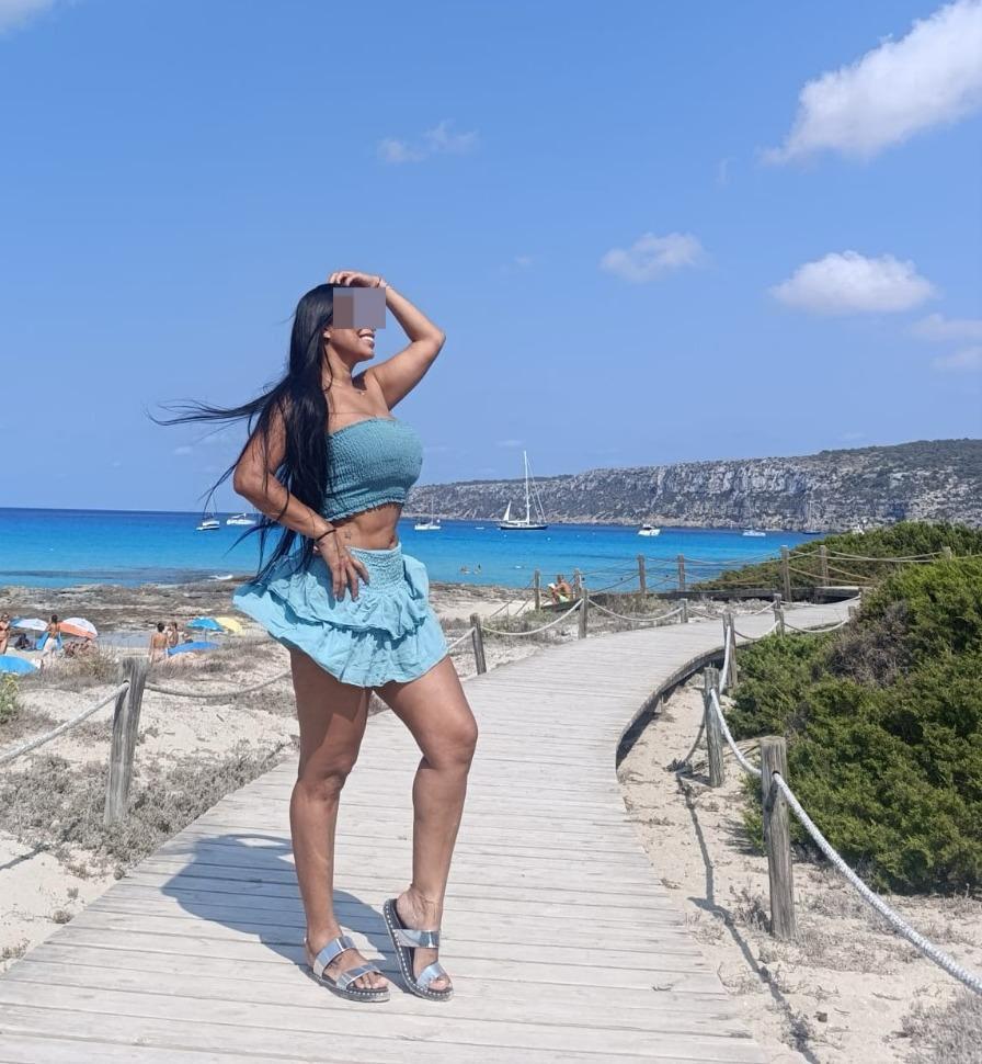Chica busca chico en Ibiza: 