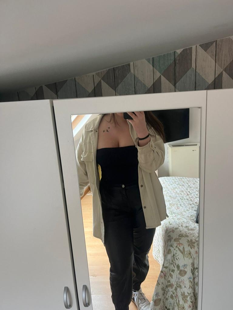 634370676: Chica busca chico en Pontevedra