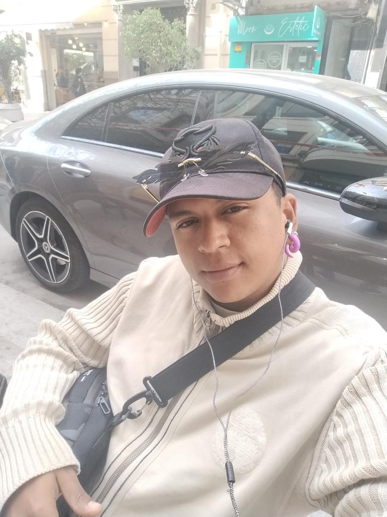 641562908: Chico busca chica en Valencia