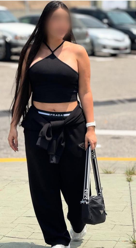 623231101: Chica busca chico en Barcelona