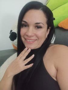 604390313: Chica busca chico en Valencia