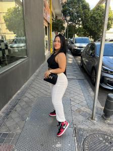 664248273: Chica busca chico en Madrid