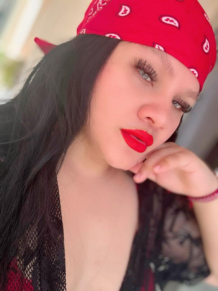 643355884: Chica busca chico en Sevilla