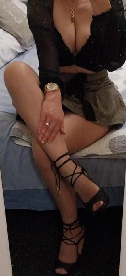 607810519: Chica busca chico en Cádiz