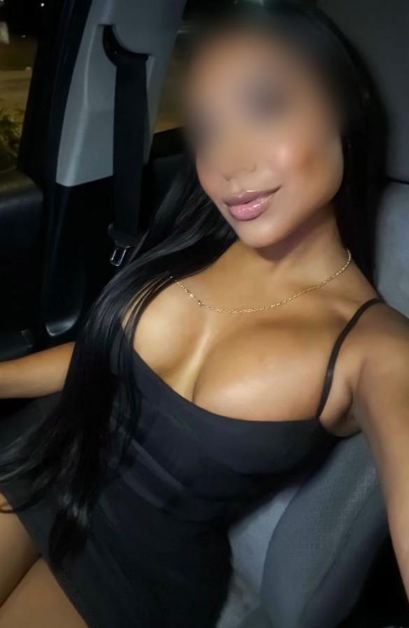 607078269: Chica busca chico en Sevilla