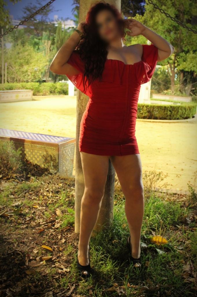 653263630: Chica busca chico en Sevilla