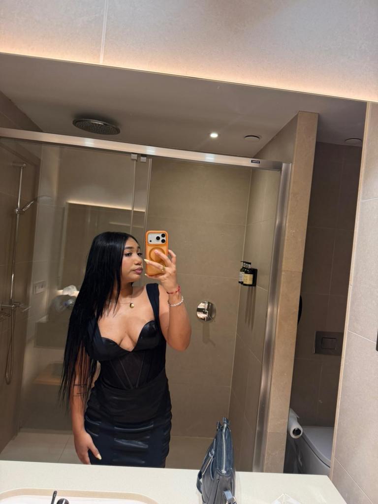 613865757: Chica busca chico en Sevilla