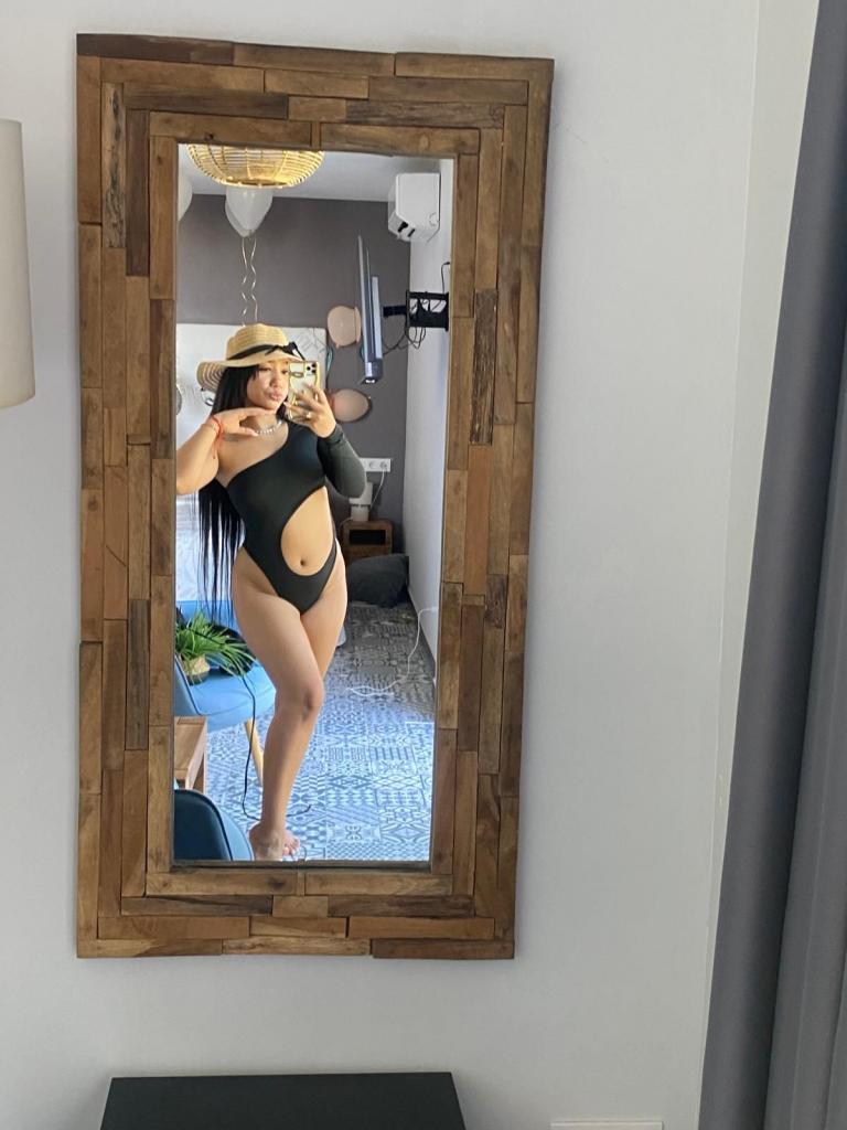 613865757: Chica busca chico en Sevilla