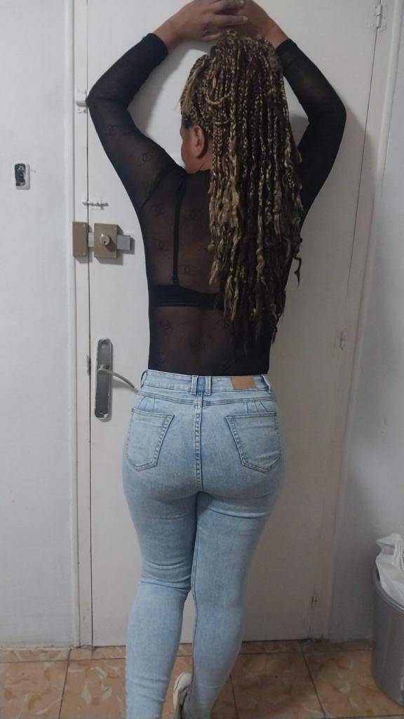 631969461: Chica busca chico en Barcelona