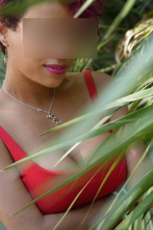 658033436: Chica busca chico en Sevilla