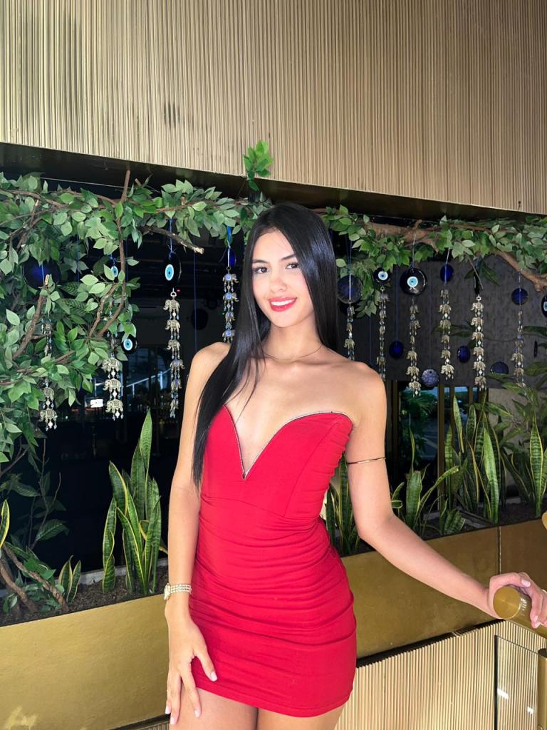 Chica busca chico en Alicante: Chica busca chico