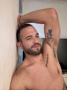 633811824: Chico busca chica en Madrid