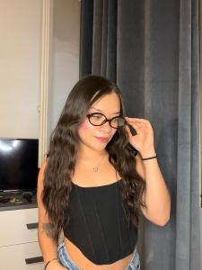 613724643: Chica busca chico en Barcelona