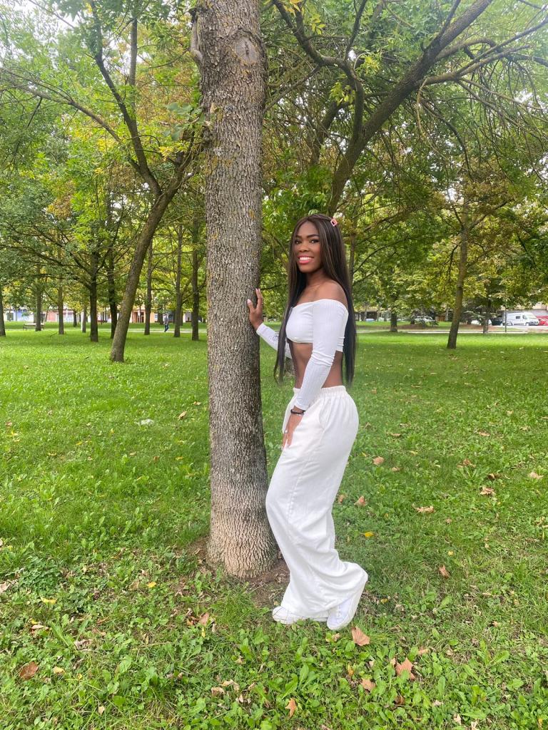 631399497: Chica busca chico en Cantabria