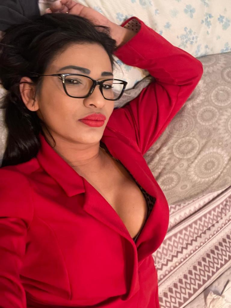 Chica busca chico en Granada: Chica busca chico