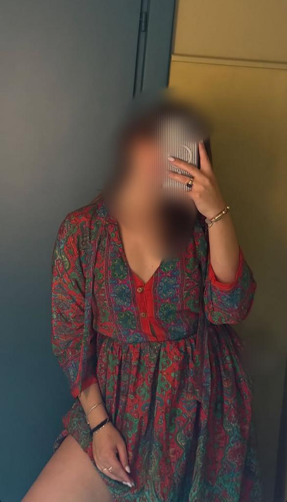 643272294: Chica busca chico en Sevilla