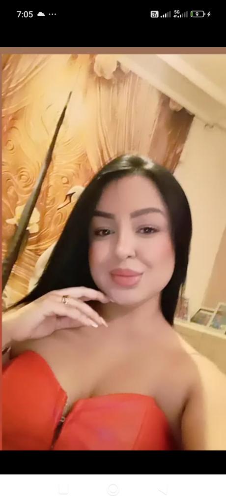643561512: Chica busca chico en Sevilla