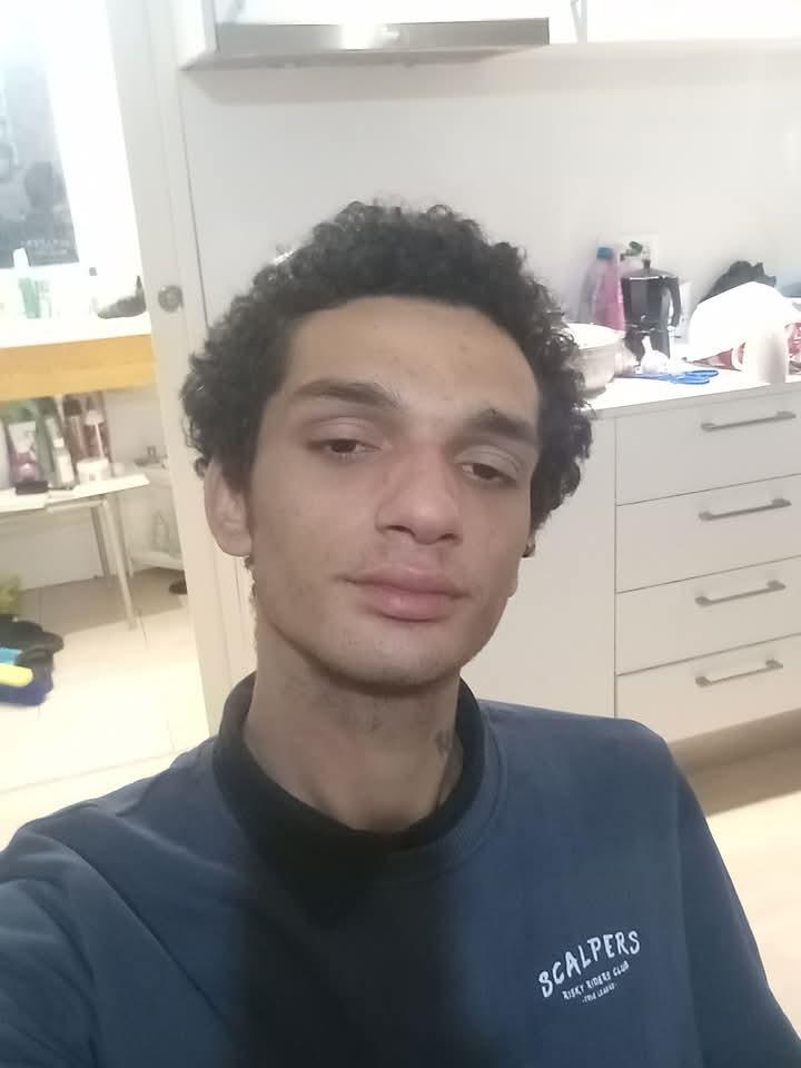 662368160: Chico busca chica en Barcelona
