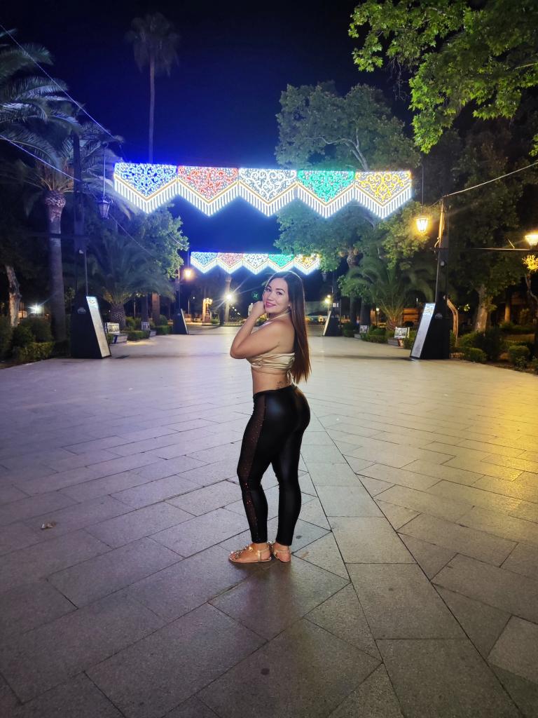 670376639: Chica busca chico en Navarra