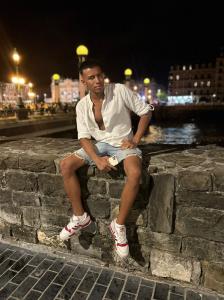 653327271: Chico busca chica en Madrid