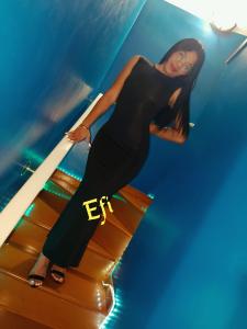 611223413: Chica busca chico en Barcelona