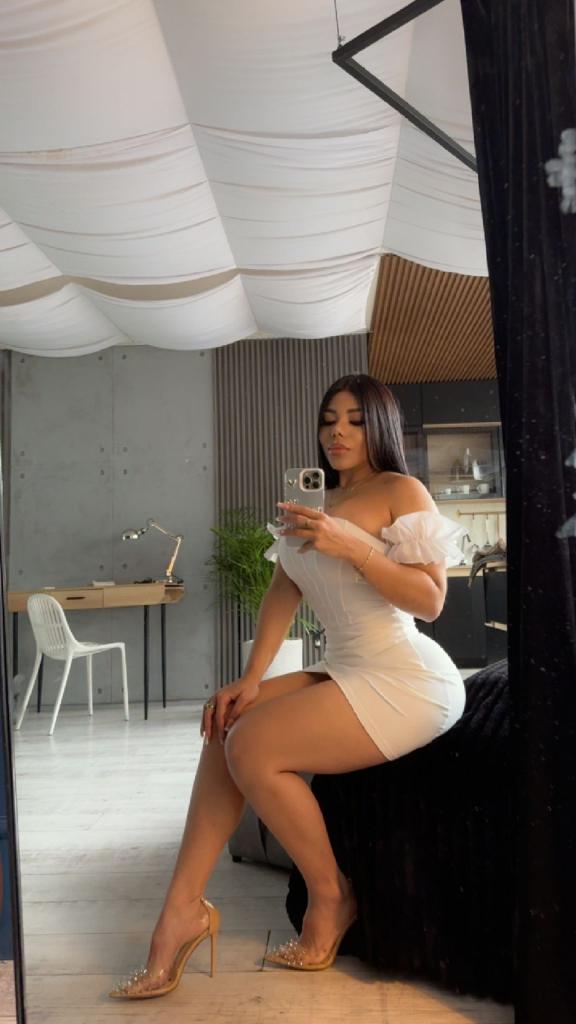 663363402: Chica busca chico en Barcelona