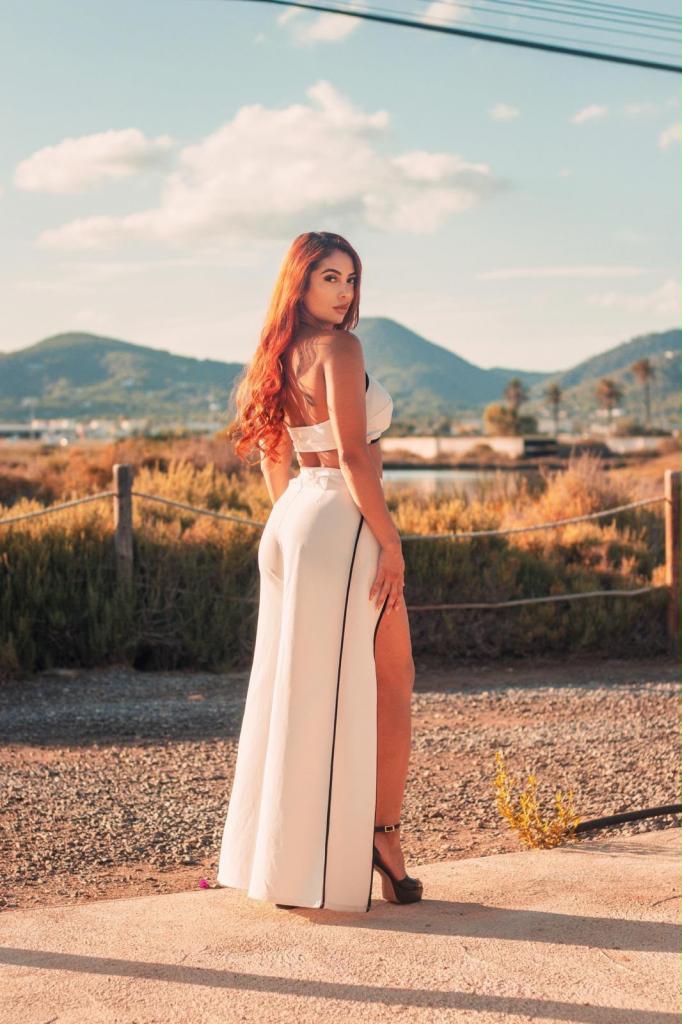 677313760: Chica busca chico en Barcelona