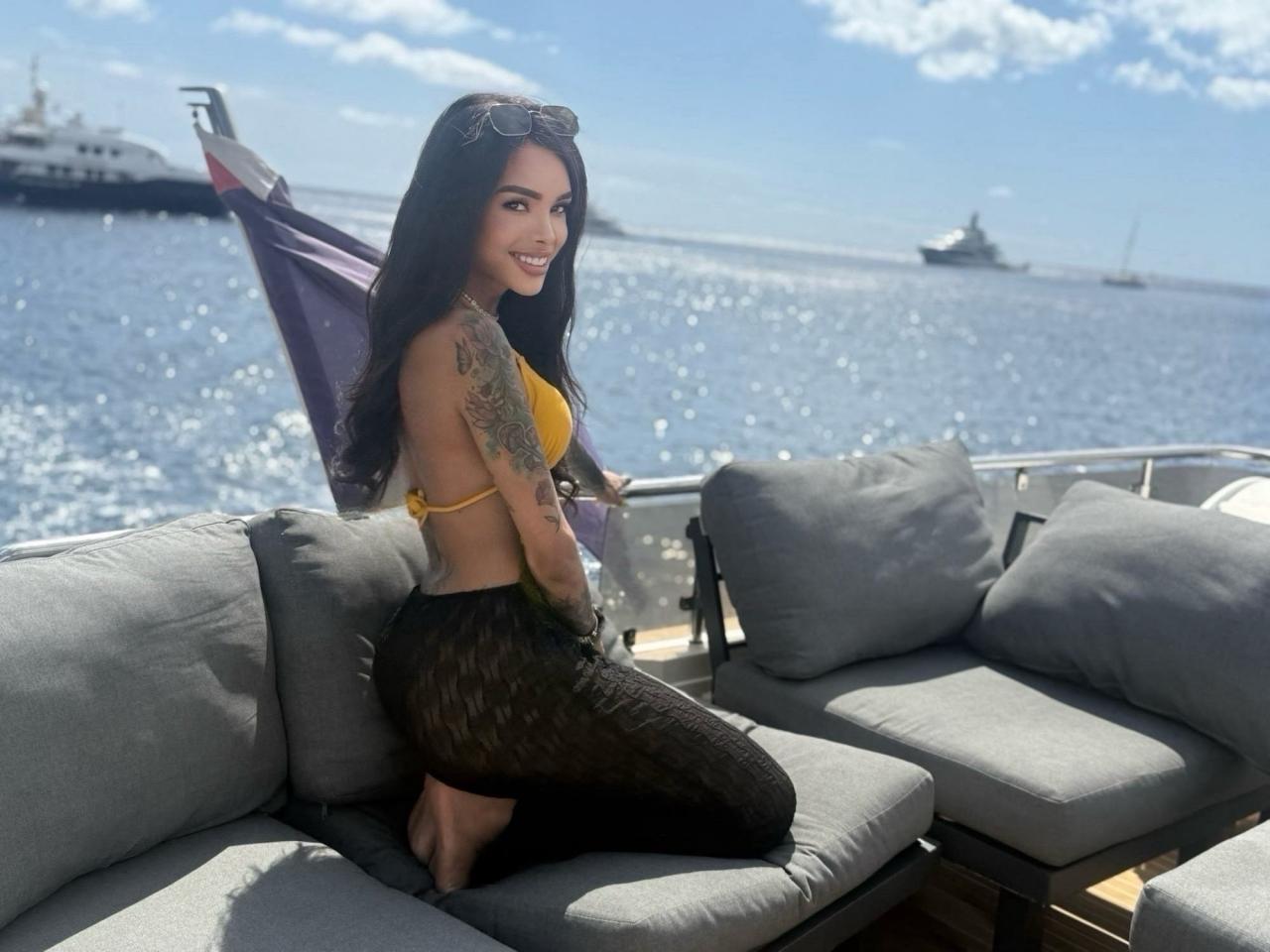 685234392: Chica busca chico en Ibiza