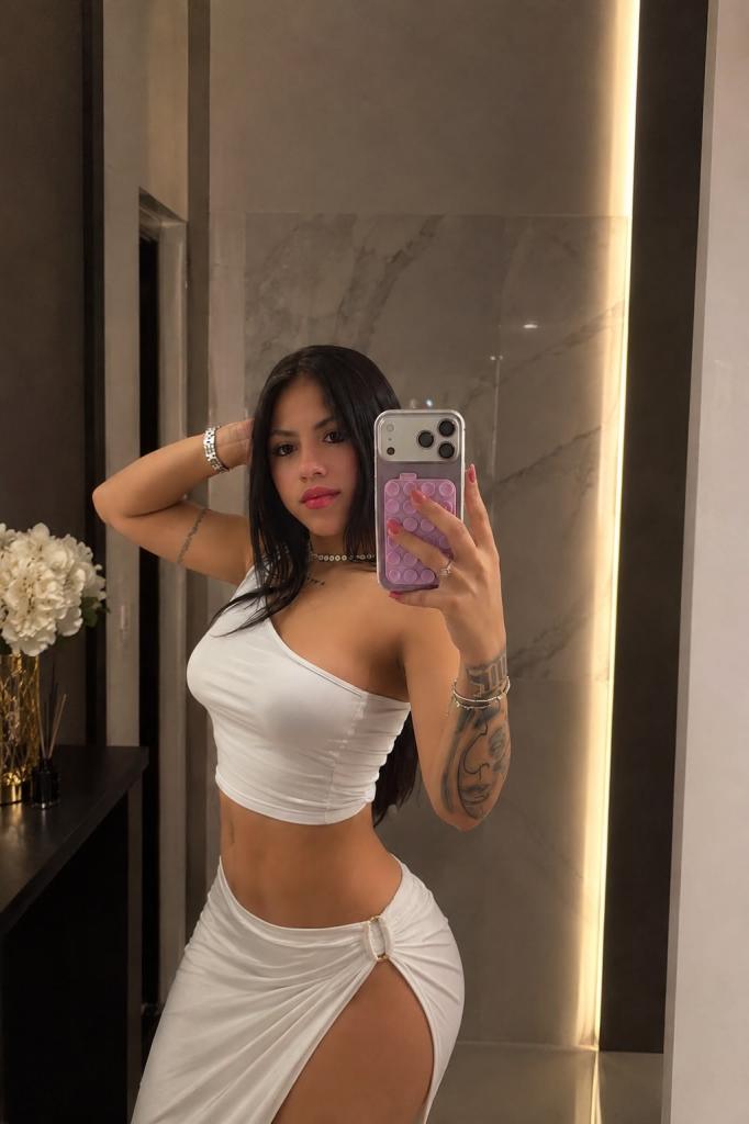 617969907: Chica busca chico en Málaga