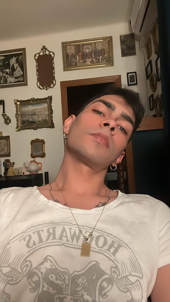647270799: Chico busca chica en Barcelona